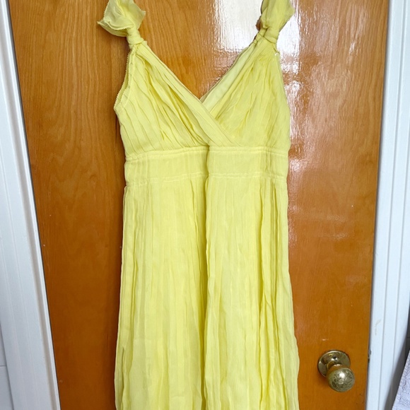 Bright yellow dress - Picture 4 of 4